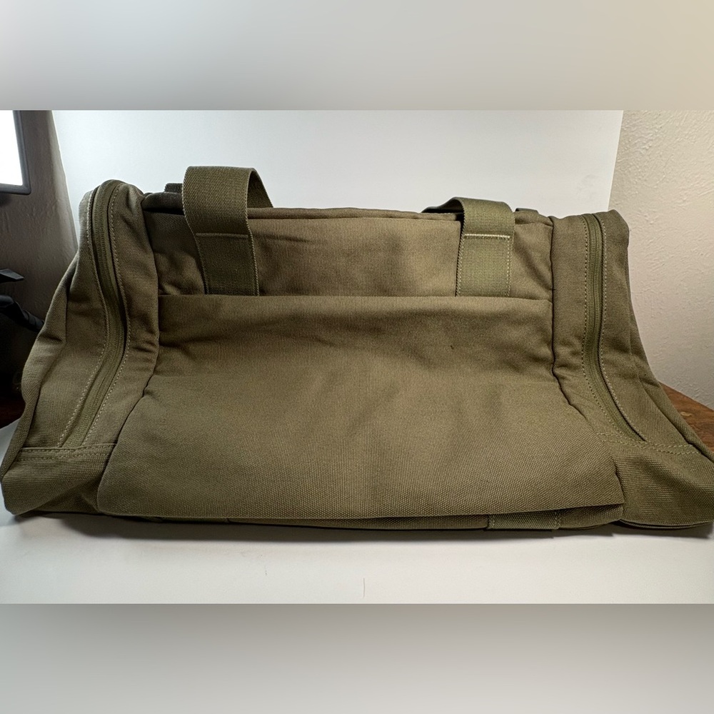 Beis Utility Duffle Bag in Olive new